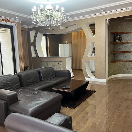 Cosy Apartment In The City Centre Tbilisi Luaran gambar