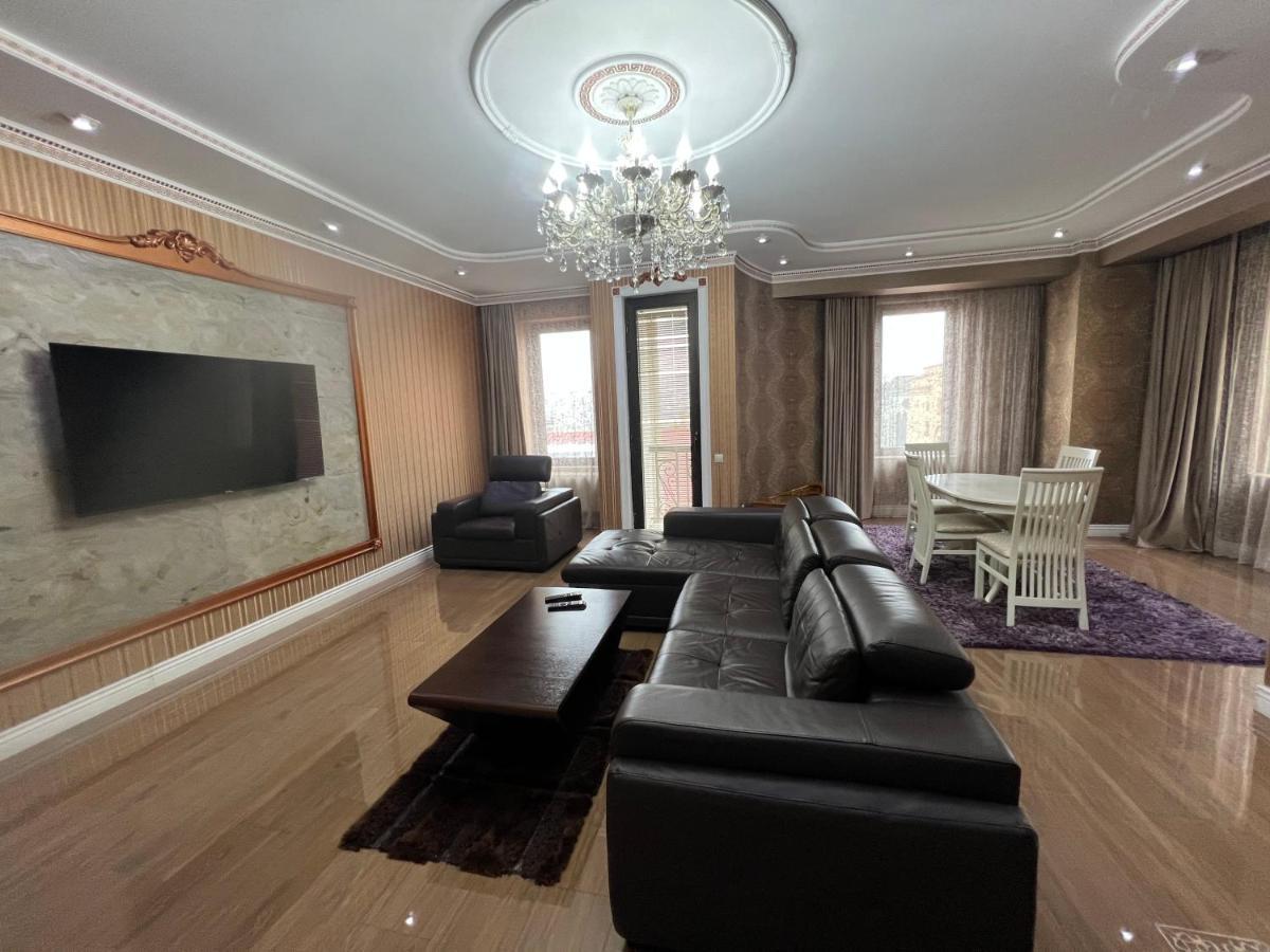 Cosy Apartment In The City Centre Tbilisi Luaran gambar